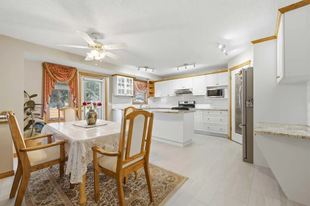 71 Woodpark Close SW Calgary AB T2W 6G9