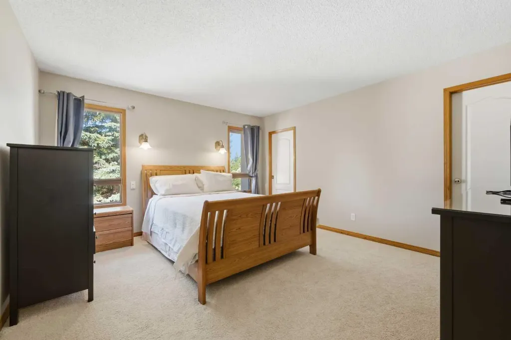71 Woodpark Close SW Calgary AB T2W 6G9