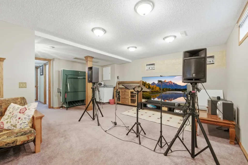 71 Woodpark Close SW Calgary AB T2W 6G9