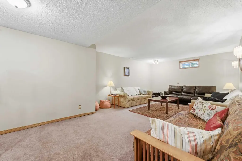 71 Woodpark Close SW Calgary AB T2W 6G9