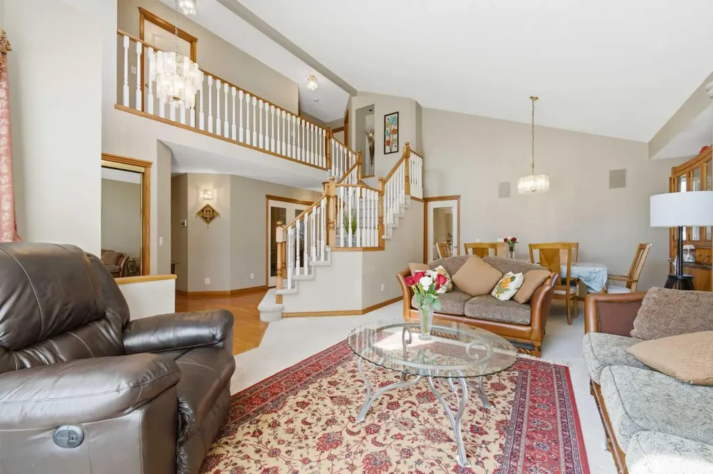71 Woodpark Close SW Calgary AB T2W 6G9