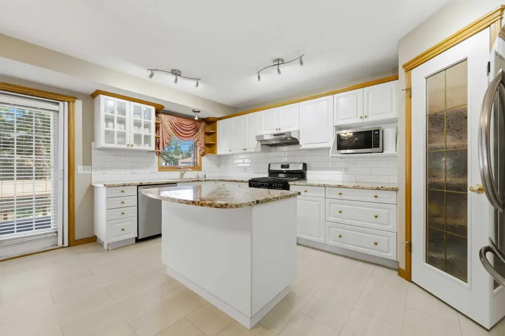 71 Woodpark Close SW Calgary AB T2W 6G9