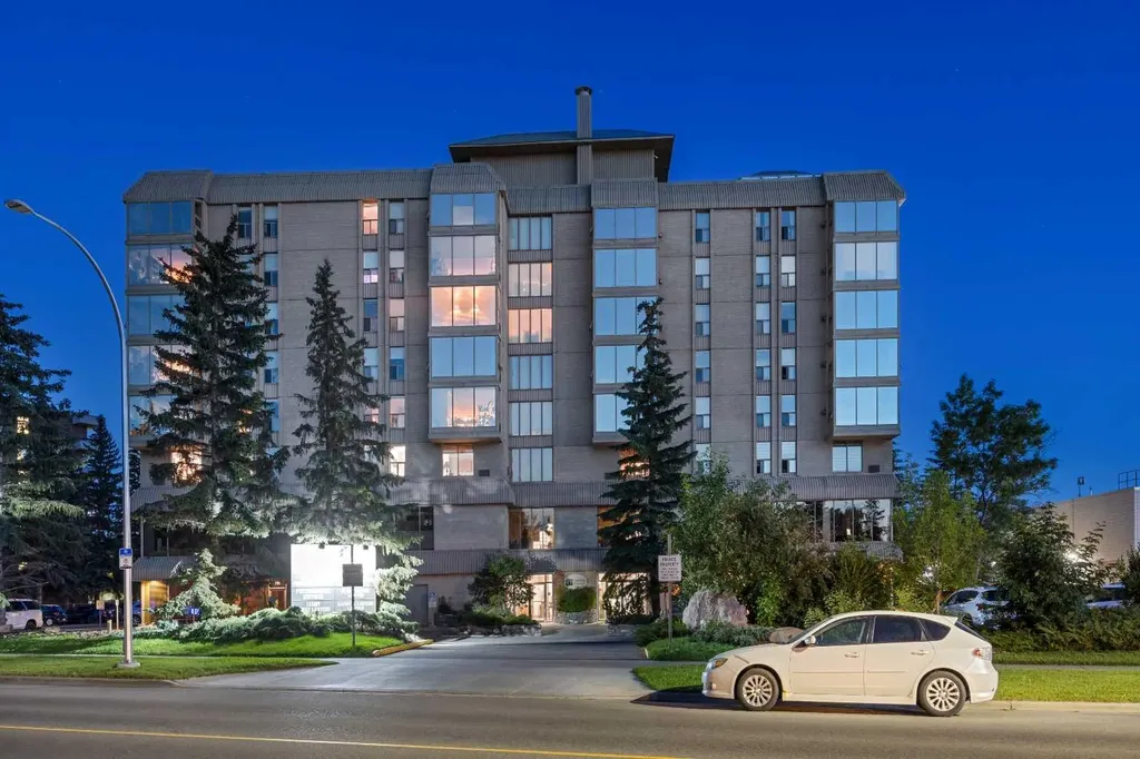 4603 Varsity Drive NW Calgary AB T3A 2V7