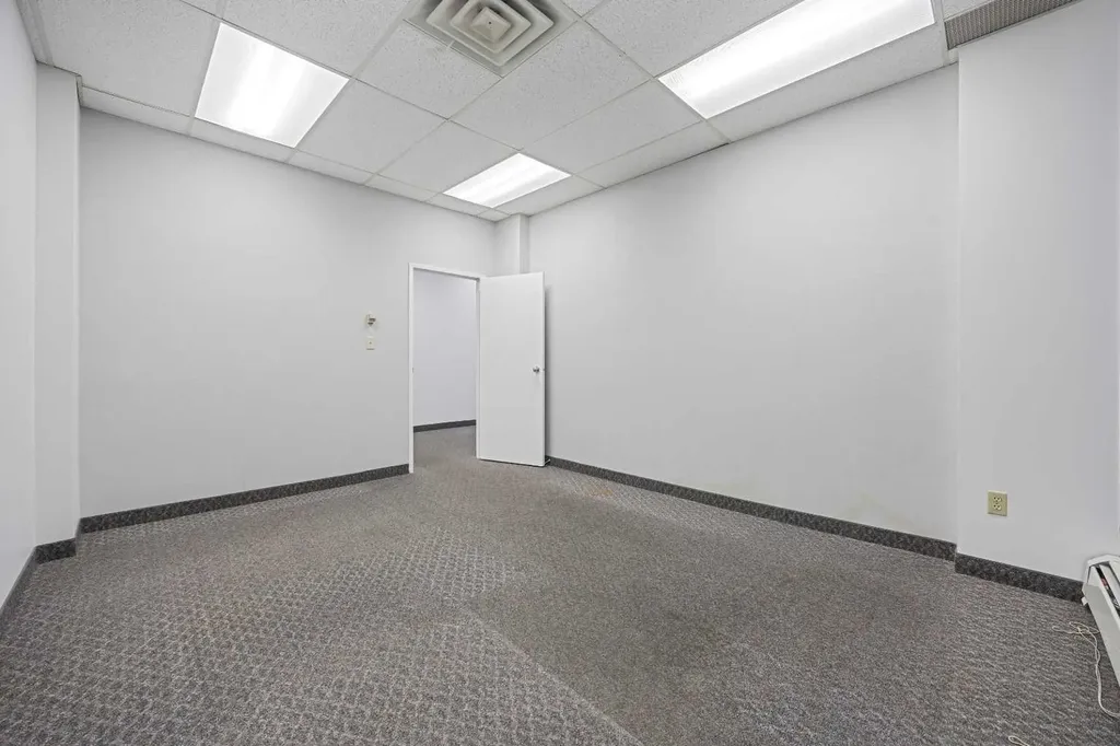 4603 Varsity Drive NW Calgary AB T3A 2V7