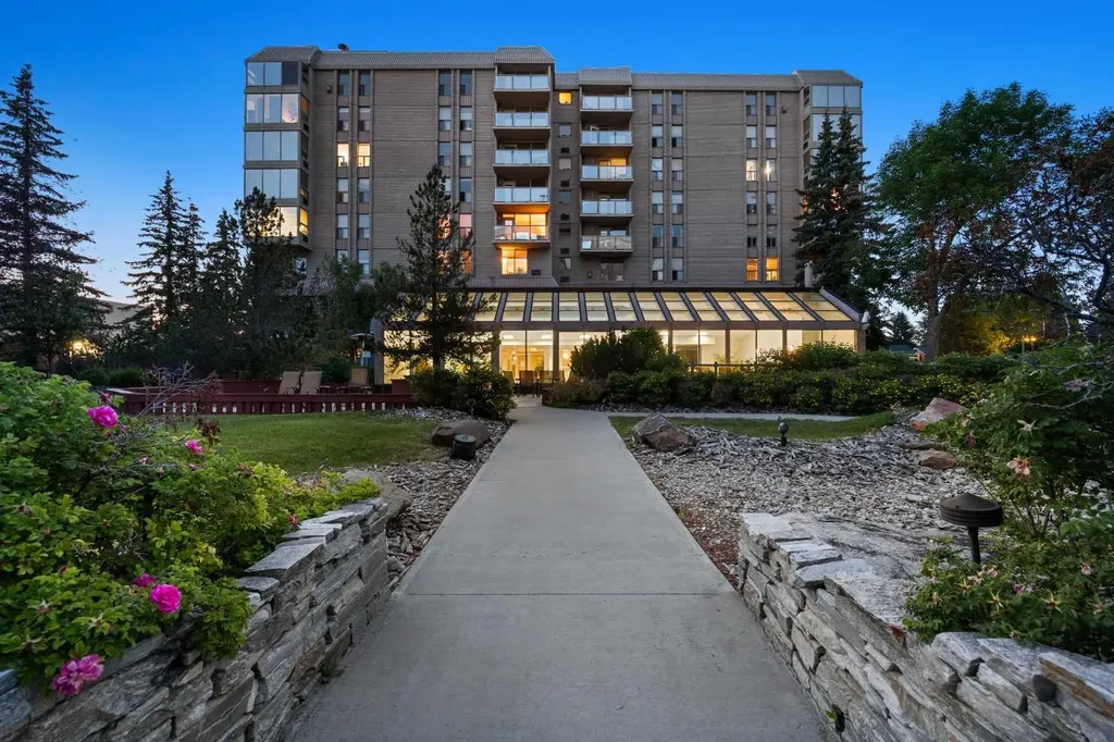 4603 Varsity Drive NW Calgary AB T3A 2V7