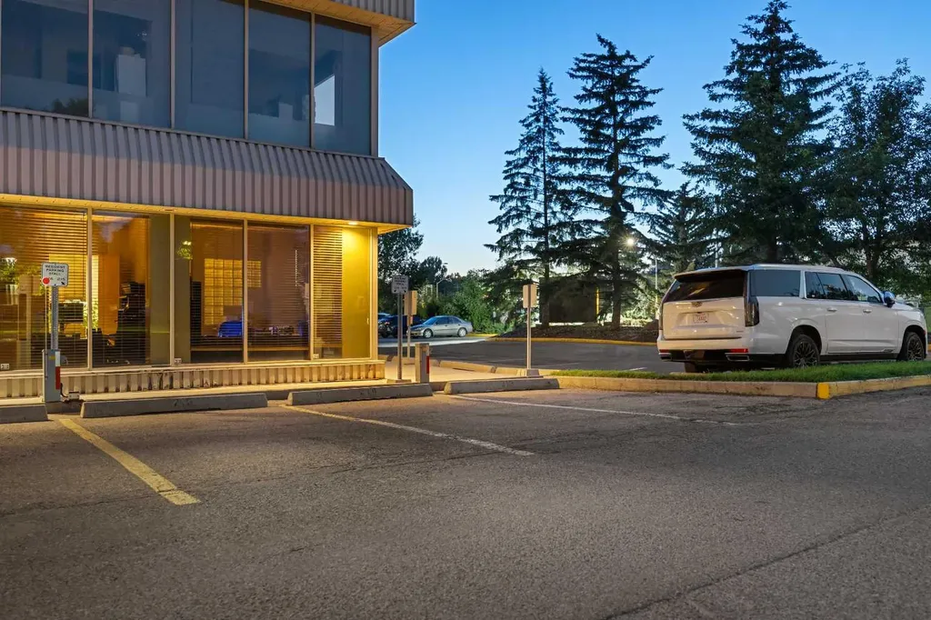 4603 Varsity Drive NW Calgary AB T3A 2V7