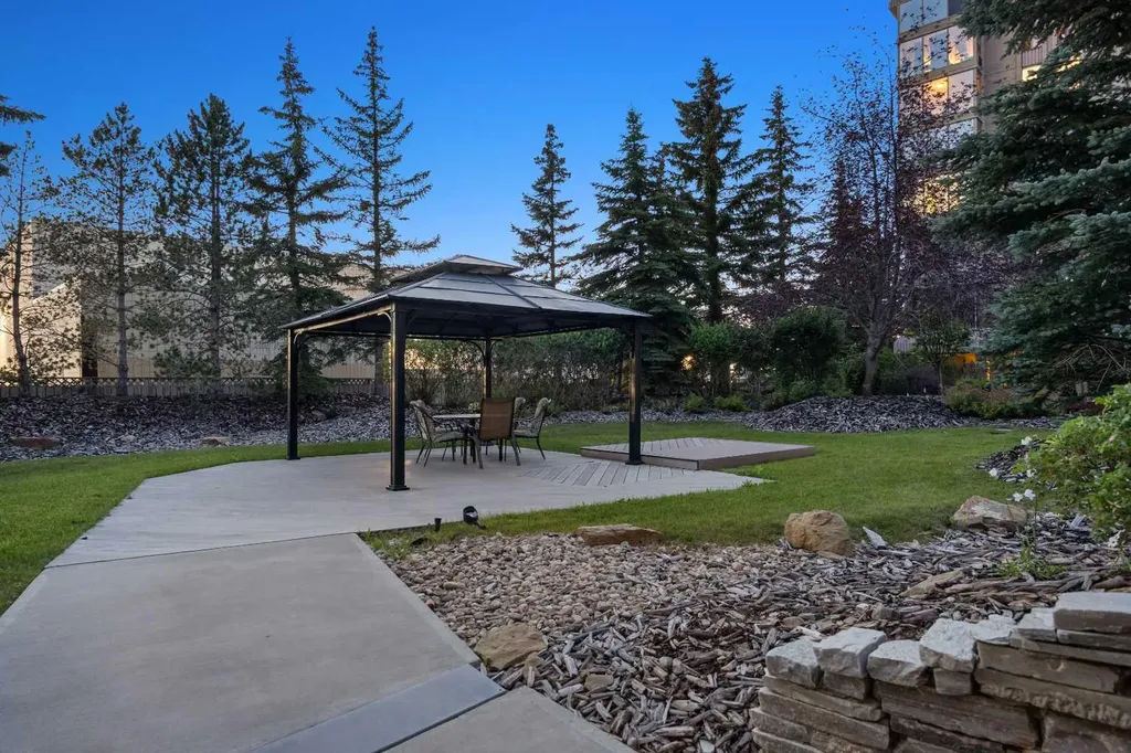 4603 Varsity Drive NW Calgary AB T3A 2V7