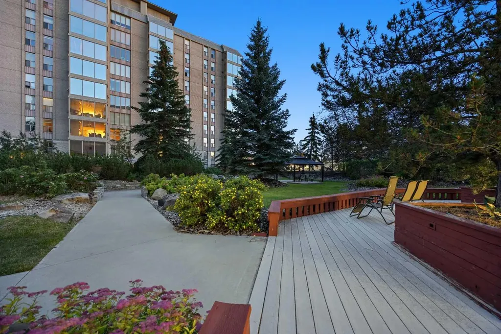 4603 Varsity Drive NW Calgary AB T3A 2V7