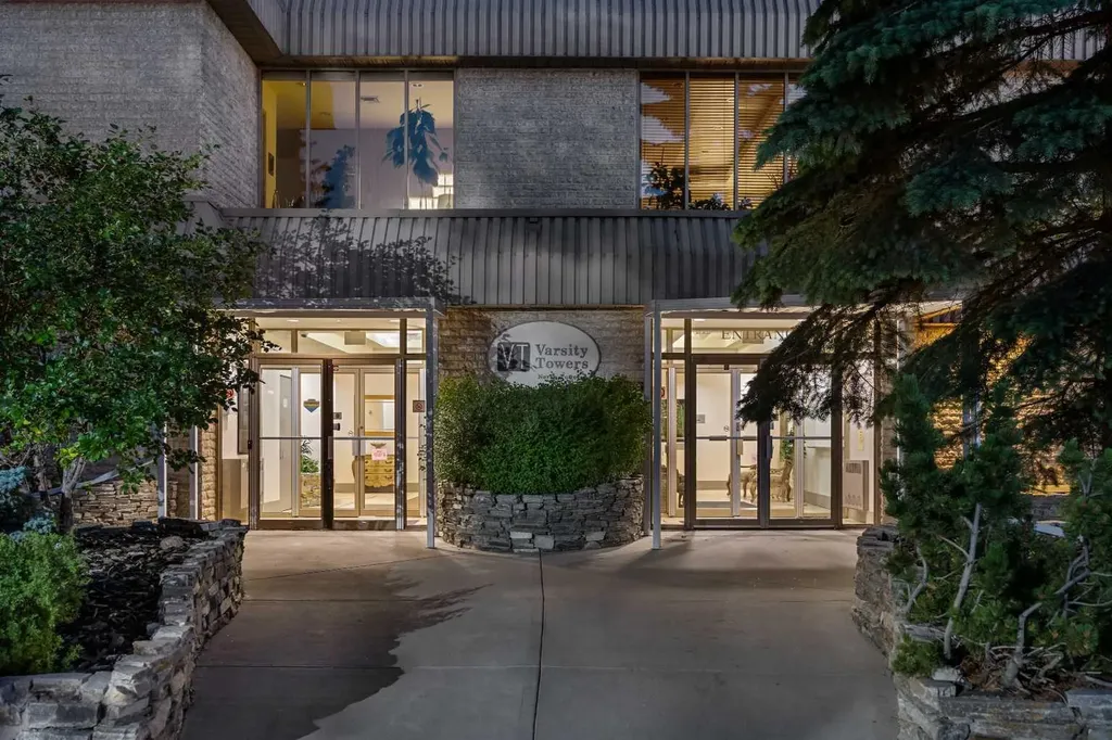 4603 Varsity Drive NW Calgary AB T3A 2V7