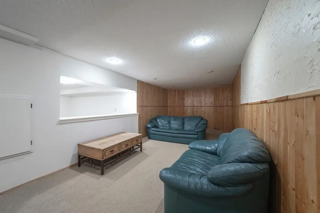 118 Dickins Close Fort Mcmurray AB T9K 1X5