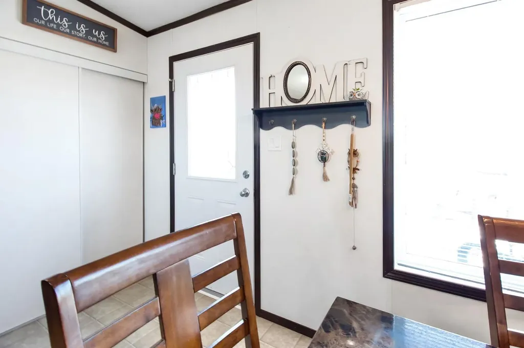 327 3 Street Hays AB T0K 1B0