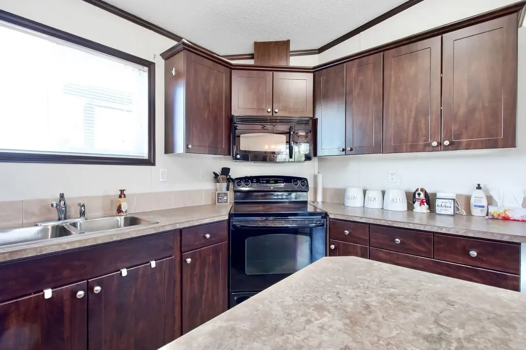 327 3 Street Hays AB T0K 1B0