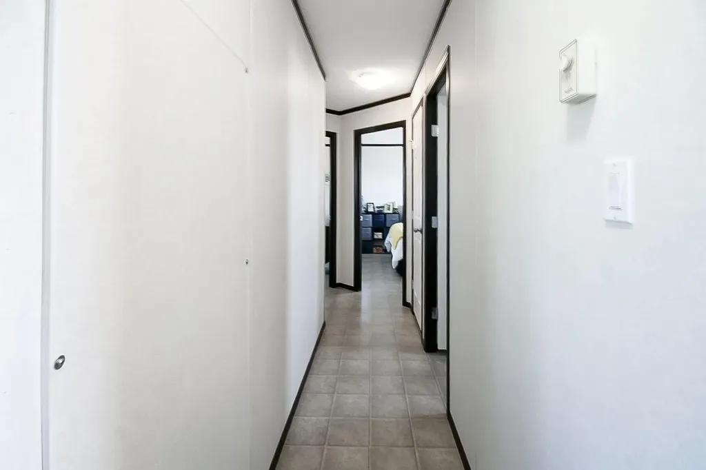 327 3 Street Hays AB T0K 1B0