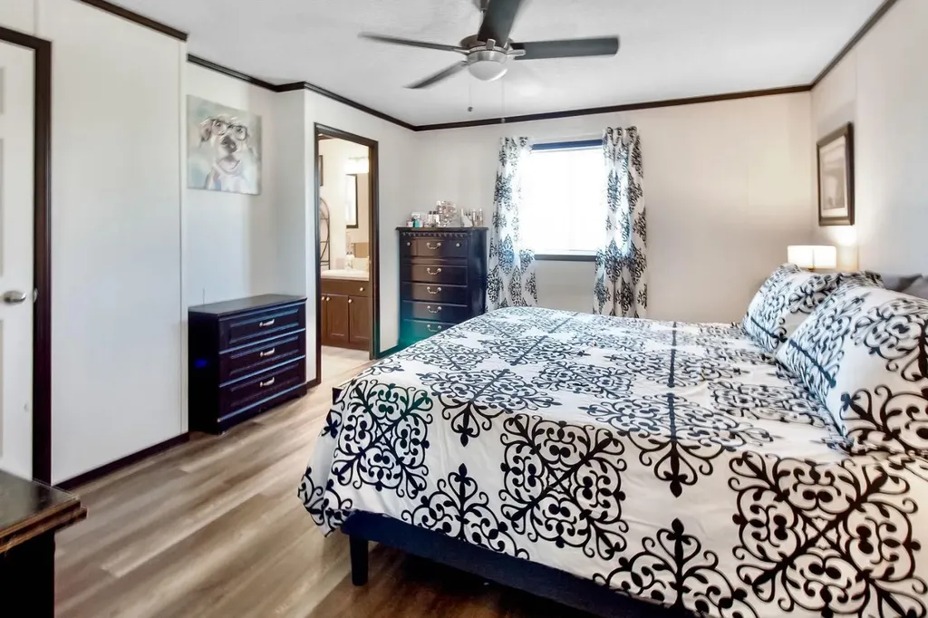 327 3 Street Hays AB T0K 1B0