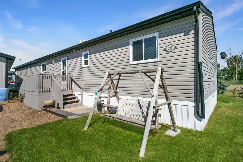 327 3 Street Hays AB T0K 1B0
