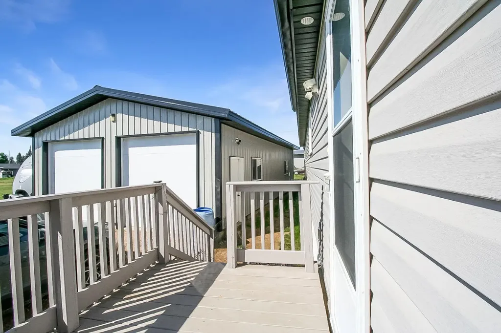 327 3 Street Hays AB T0K 1B0