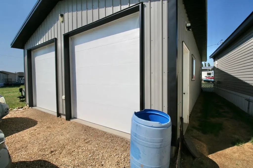 327 3 Street Hays AB T0K 1B0