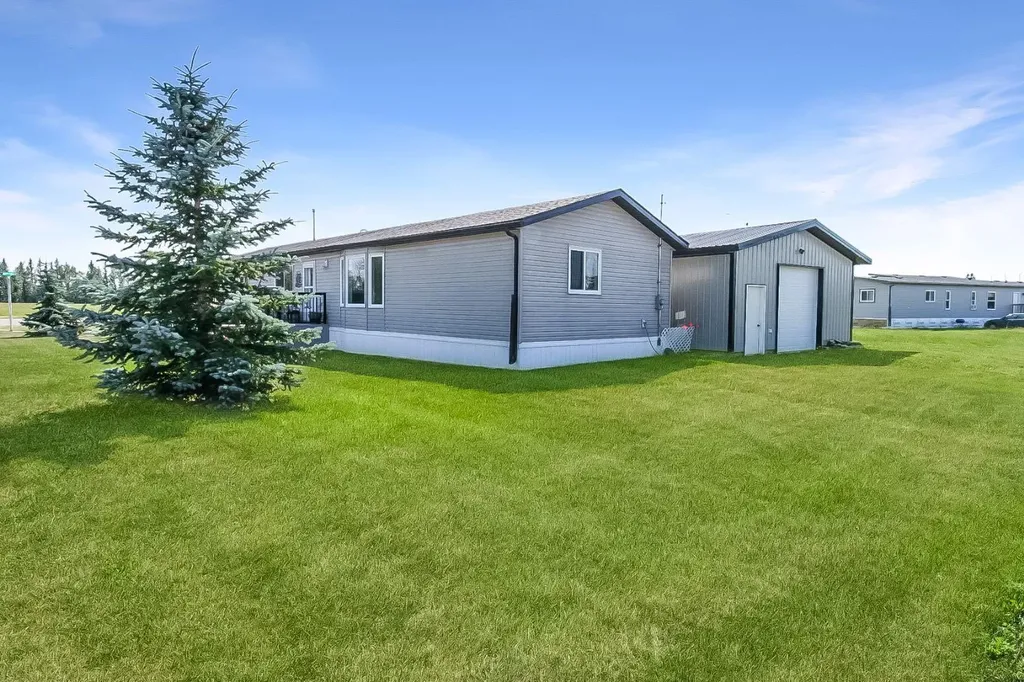 327 3 Street Hays AB T0K 1B0