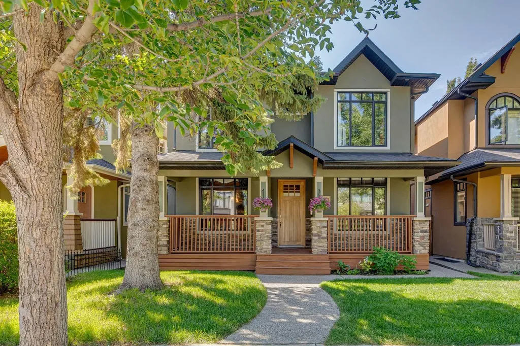 2033 Bowness Road NW Calgary AB T2N 3K9