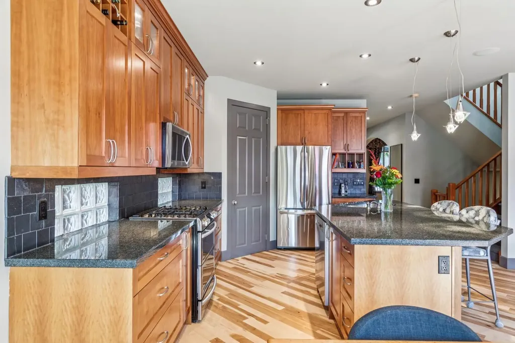 2033 Bowness Road NW Calgary AB T2N 3K9