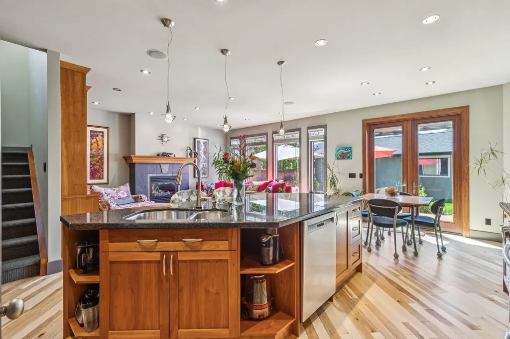 2033 Bowness Road NW Calgary AB T2N 3K9