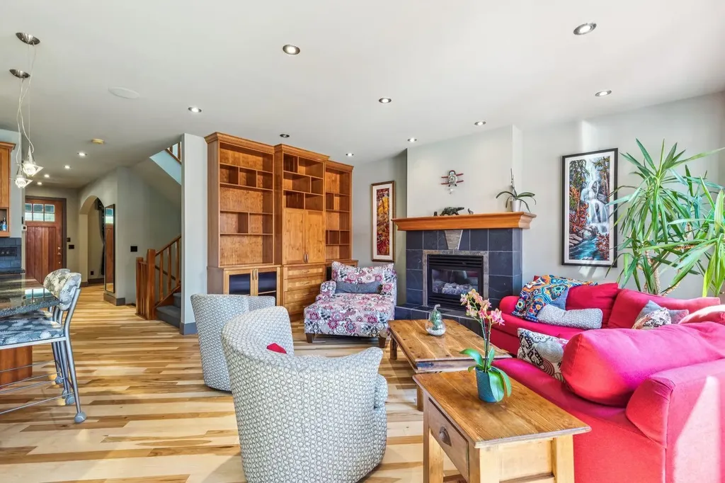 2033 Bowness Road NW Calgary AB T2N 3K9