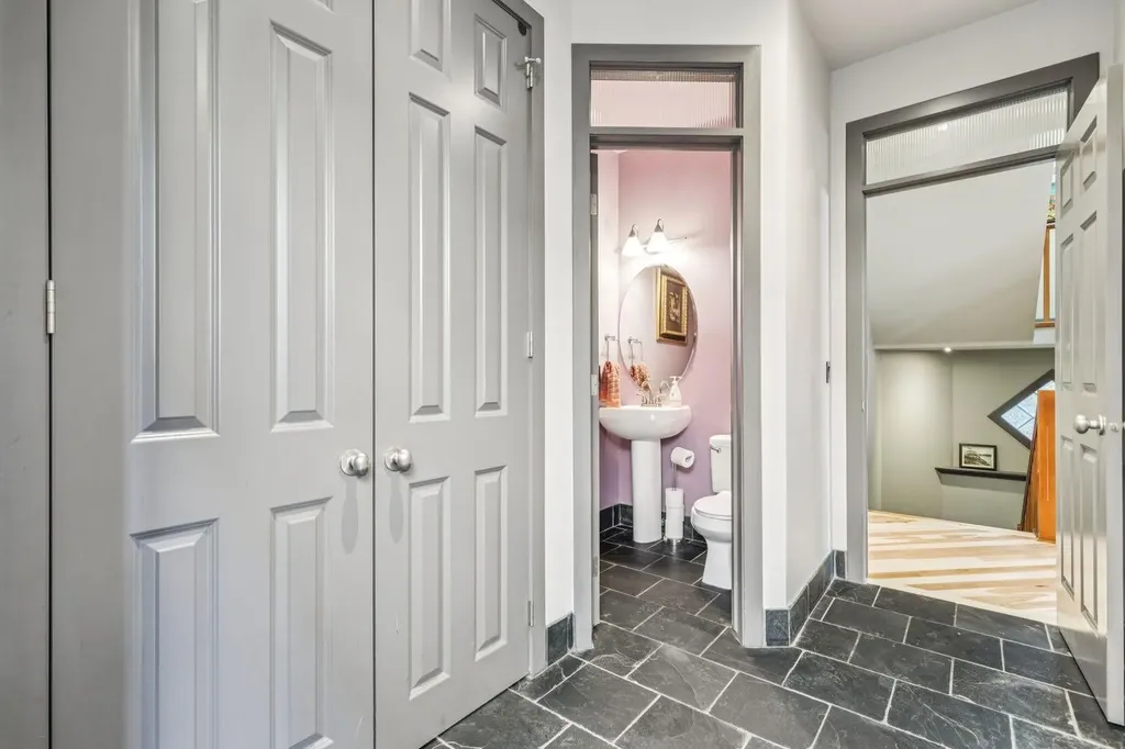 2033 Bowness Road NW Calgary AB T2N 3K9