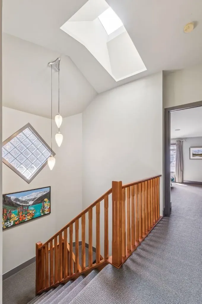 2033 Bowness Road NW Calgary AB T2N 3K9