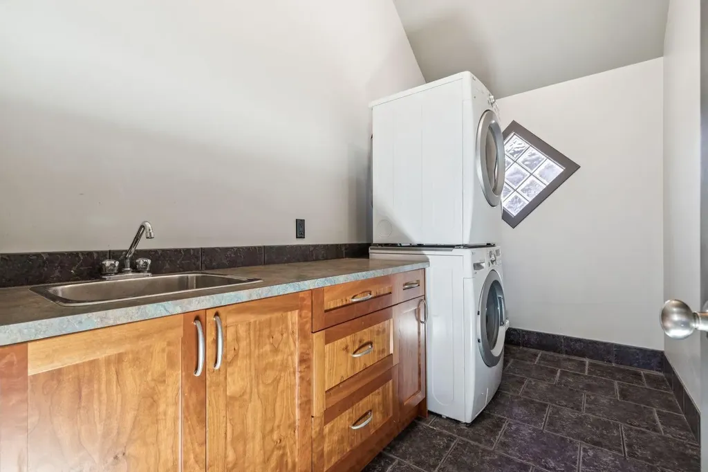 2033 Bowness Road NW Calgary AB T2N 3K9