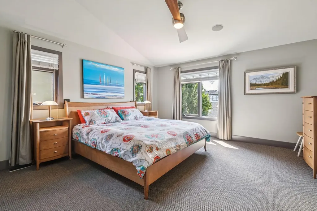 2033 Bowness Road NW Calgary AB T2N 3K9