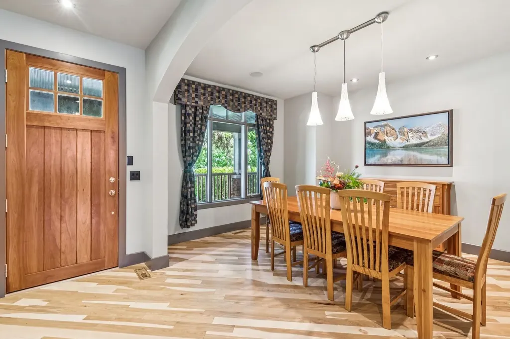 2033 Bowness Road NW Calgary AB T2N 3K9