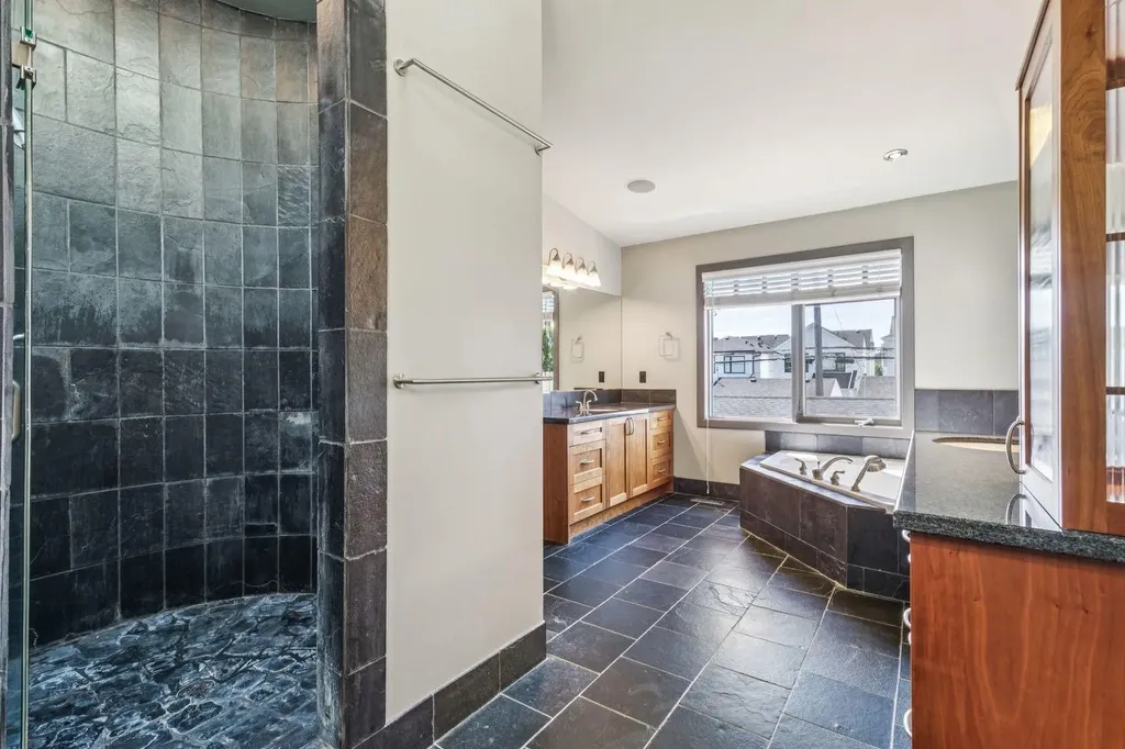 2033 Bowness Road NW Calgary AB T2N 3K9