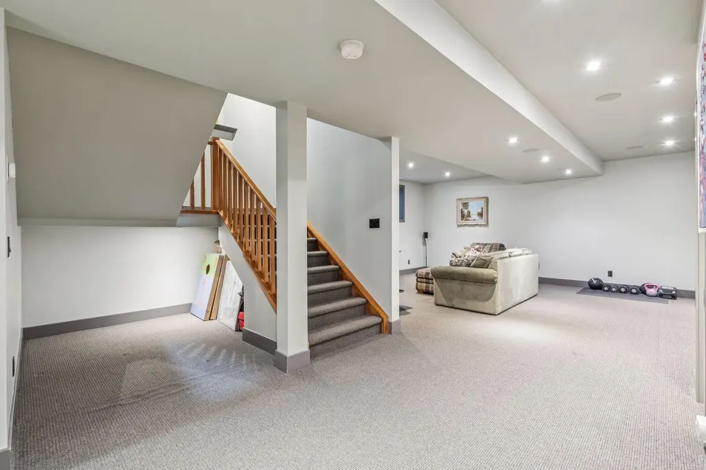 2033 Bowness Road NW Calgary AB T2N 3K9