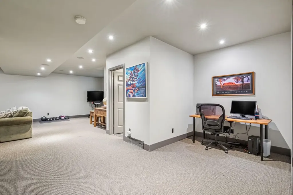 2033 Bowness Road NW Calgary AB T2N 3K9