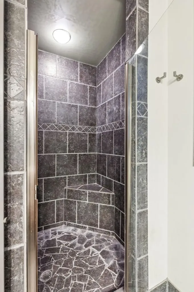 2033 Bowness Road NW Calgary AB T2N 3K9