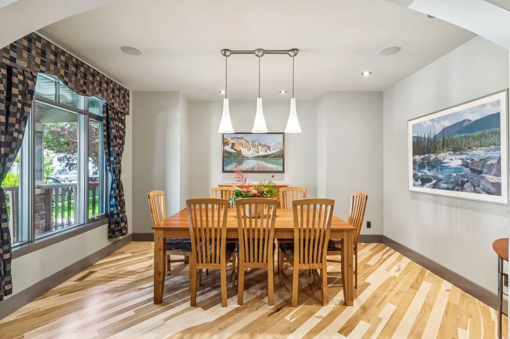 2033 Bowness Road NW Calgary AB T2N 3K9