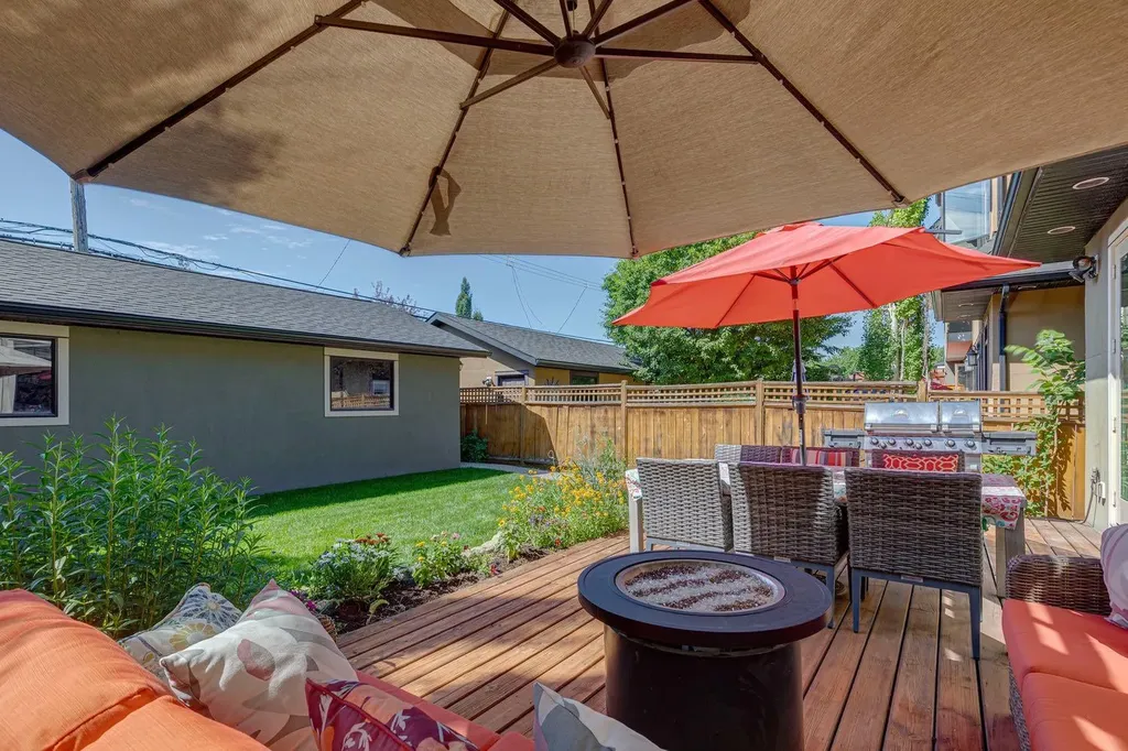 2033 Bowness Road NW Calgary AB T2N 3K9