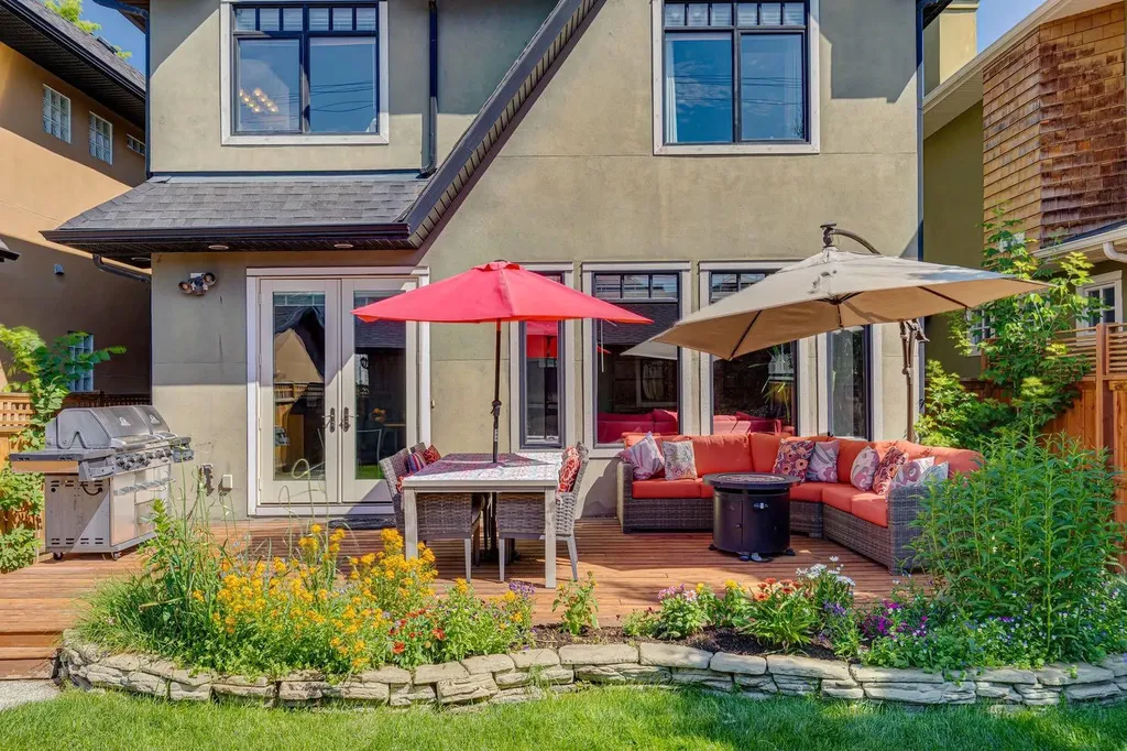 2033 Bowness Road NW Calgary AB T2N 3K9