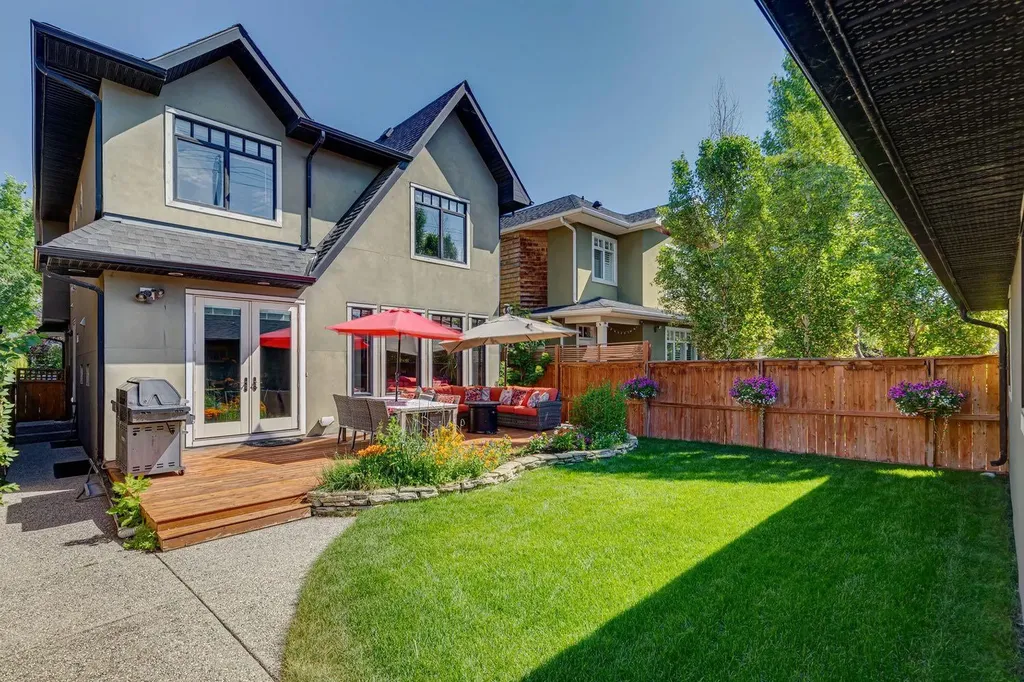 2033 Bowness Road NW Calgary AB T2N 3K9