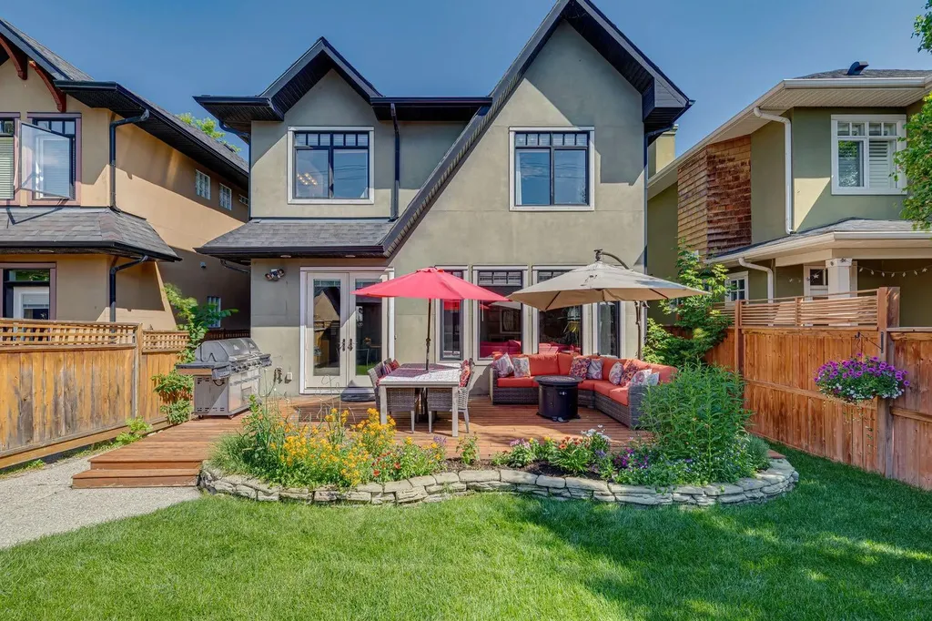 2033 Bowness Road NW Calgary AB T2N 3K9