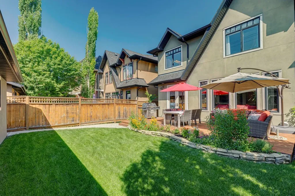 2033 Bowness Road NW Calgary AB T2N 3K9
