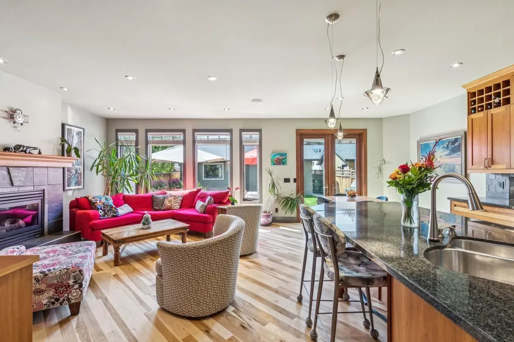 2033 Bowness Road NW Calgary AB T2N 3K9