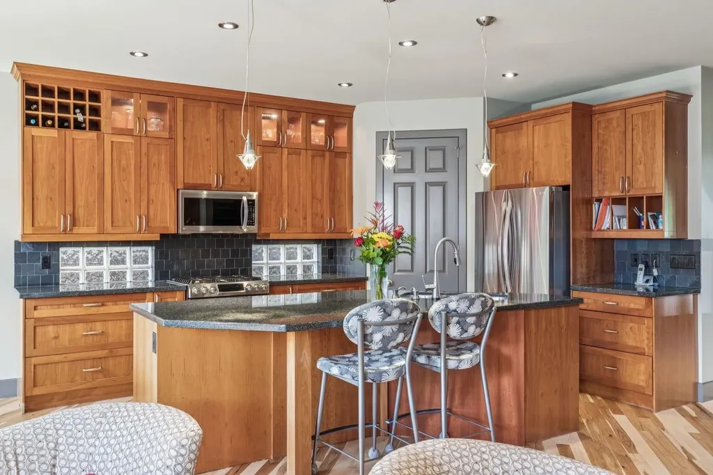 2033 Bowness Road NW Calgary AB T2N 3K9