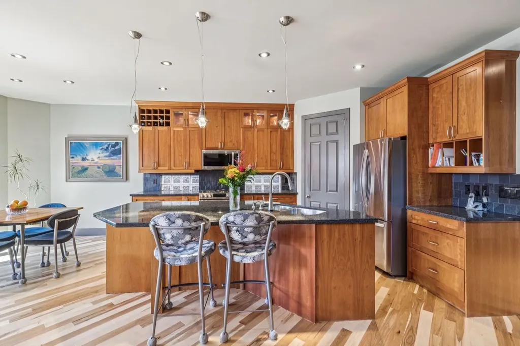 2033 Bowness Road NW Calgary AB T2N 3K9
