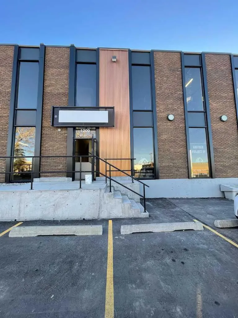 1209 38 Avenue NE Calgary AB T2E 6M2