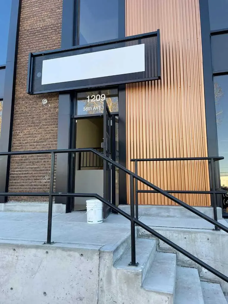 1209 38 Avenue NE Calgary AB T2E 6M2