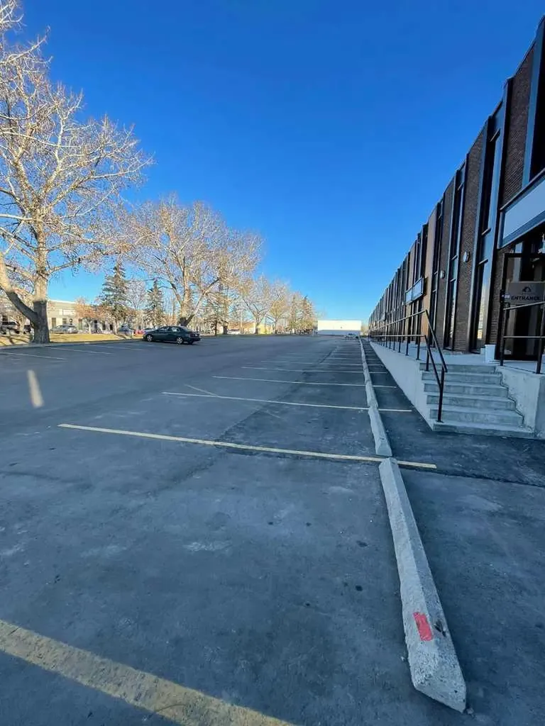 1209 38 Avenue NE Calgary AB T2E 6M2