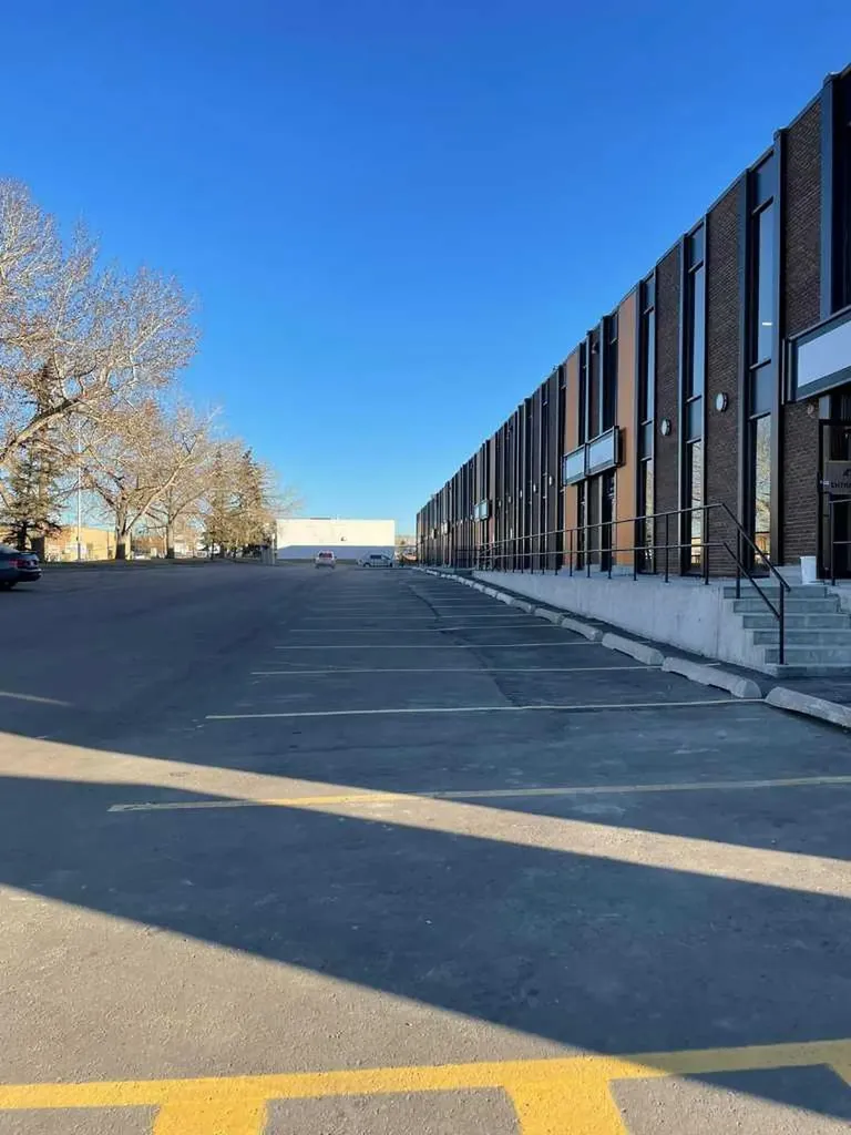 1209 38 Avenue NE Calgary AB T2E 6M2