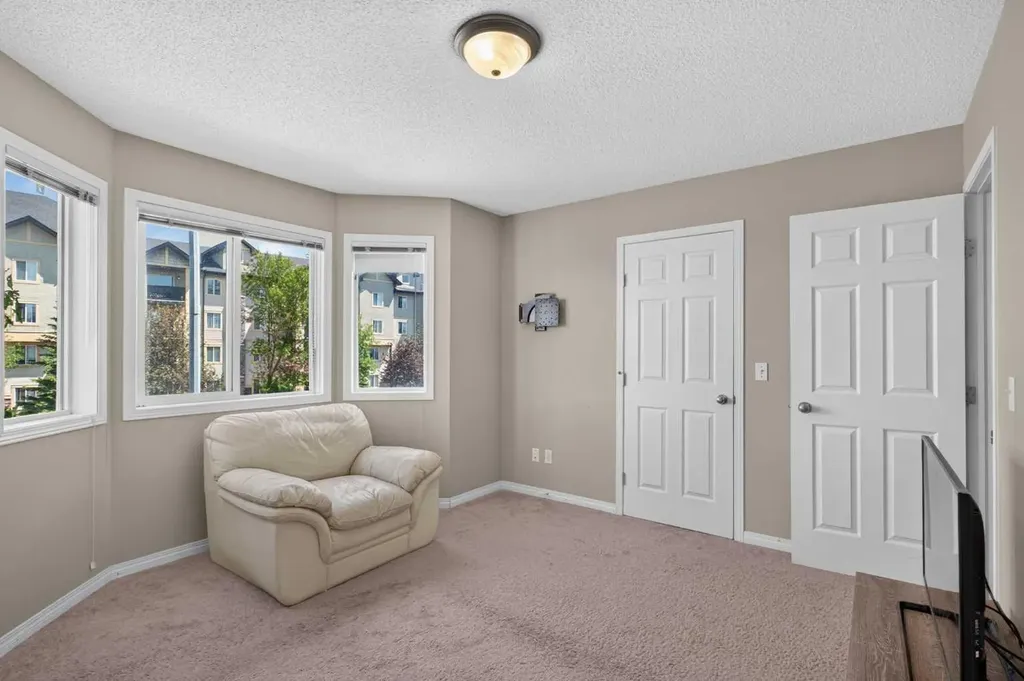 118 Royal Birch Villas NW Calgary AB T3G 5V2