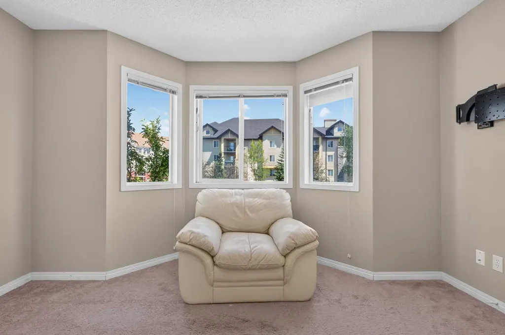 118 Royal Birch Villas NW Calgary AB T3G 5V2